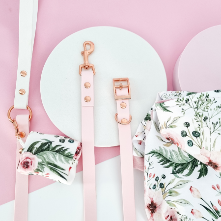 elegancki zestaw spacerowy dla psa
różowa wyprawka dla psa